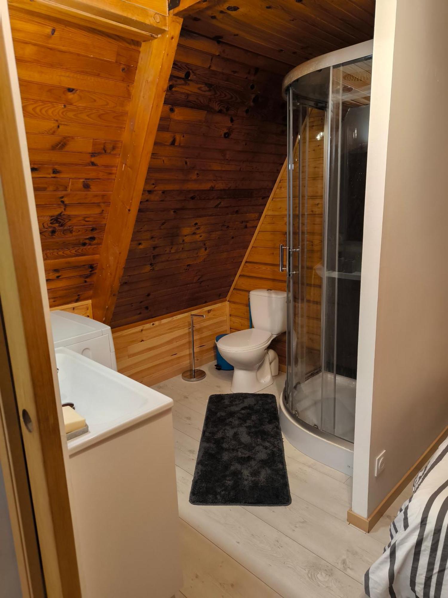 Petit Chalet Avec Terrasse Oust Εξωτερικό φωτογραφία