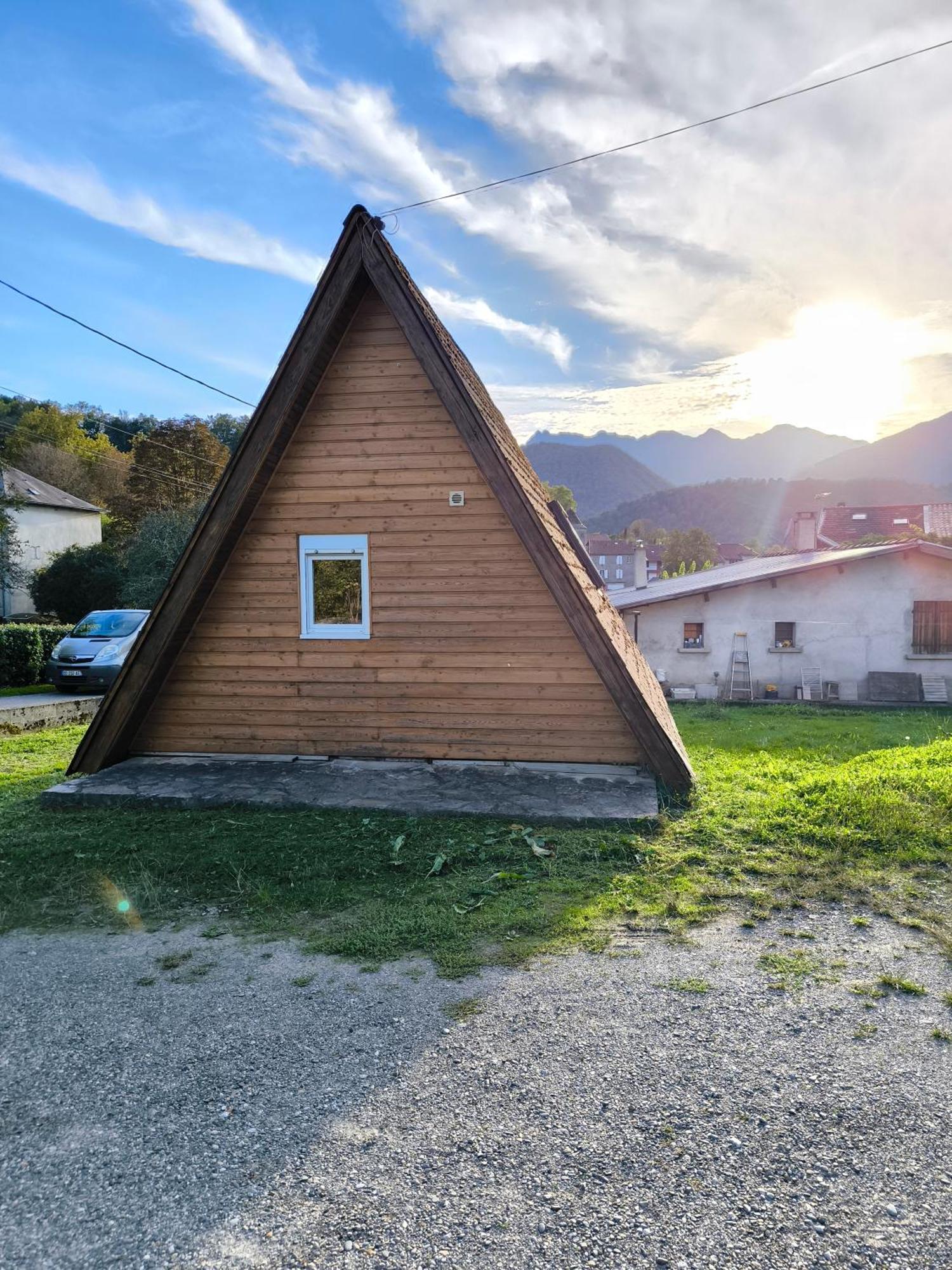 Petit Chalet Avec Terrasse Oust Εξωτερικό φωτογραφία