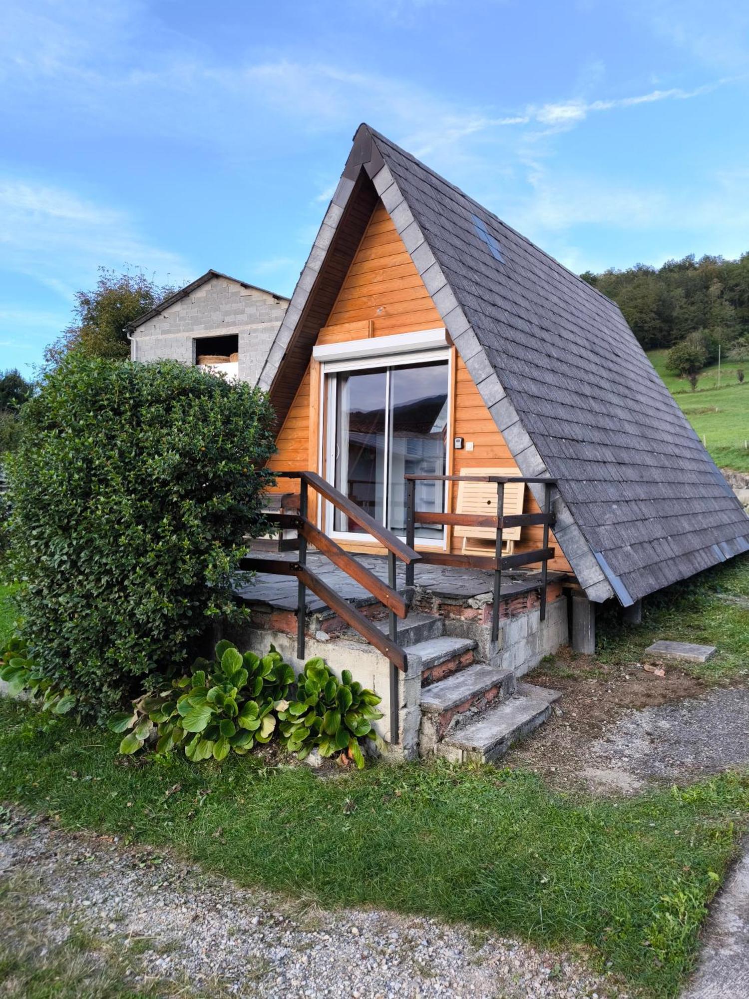 Petit Chalet Avec Terrasse Oust Εξωτερικό φωτογραφία